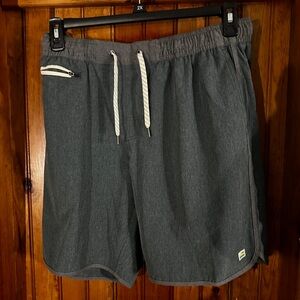 Vuori Mens Banks athletic Shorts size large